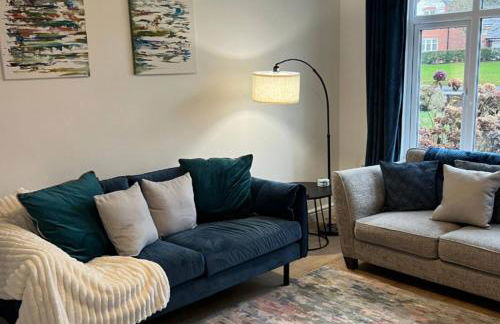 Rectory House Perfect for Families, Groups, Business, Contractors, Sutton Coldfield - Foto 1