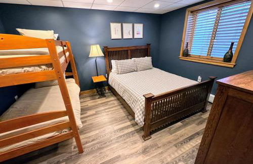 FC43 Renovated cozy spacious cottage with AC, air hockey, wifi close to ski trails! - Foto 19