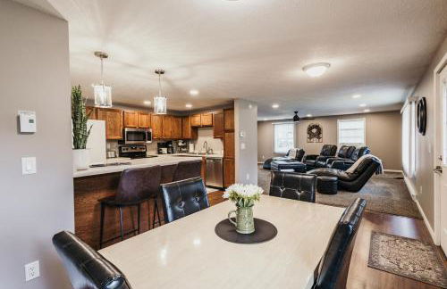 Indoor Hot-Tub! Spacious & Updated MQT Township Home! - Photo 18