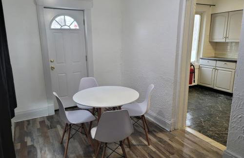 Two-Bedroom Home 25 min to NYC Free parking-UNIT-1 - Foto 9