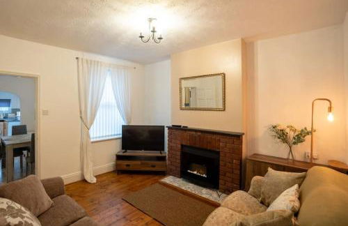 Gloucester City - Birchmore House - 2 Bedroom End Terrace Property Near To City Centre & Hospital With On-Street Parking - Sleeps 5 - Great For Hospital Workers & Contractors - Hosted by RENTMYHOUSE - Foto 8