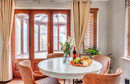 Shenley House - Close to City Centre - Driveway Parking, Self-Check-In, Workspace, Fast WiFi and Smart TV by Yoko Property - Foto 13