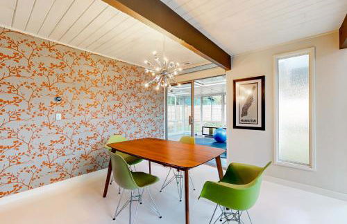 Mid-Century Marvel - Photo 6