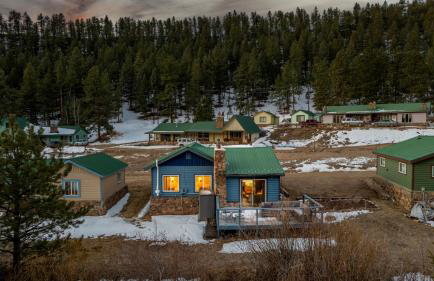 Cozy Riverfront Cabin with Fireplace & Deck - Foto 44