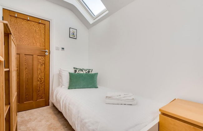 Charming 3 BR House - Garden Parking Near CS Lewis Park - Foto 5