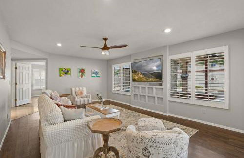 French Country Charm with Pool and Mountain Views - Foto 36