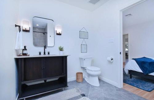 Beautiful 3 Bed Home with a Large Back Yard Outdoor Space - Foto 14