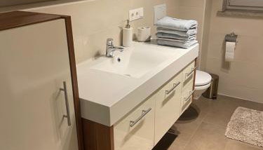 Helle großzügige ruhige Dreizimmerwohnung in Altstadtnähe mit kostenlosem Tiefgaragenstellplatz - Foto 4