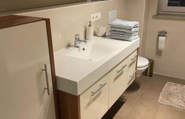 Helle großzügige ruhige Dreizimmerwohnung in Altstadtnähe mit kostenlosem Tiefgaragenstellplatz - Foto 4