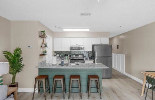 Newly Renovated Condo with Beach access steps away - Foto 26