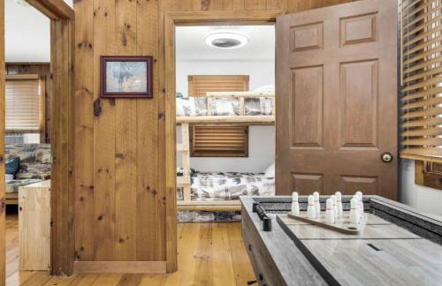 Twin Pines Retreat - Lake, Firepit and Games - Foto 56