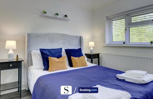 LastMinOffer 10pc Off I A Lovely Executive Home for Families or Contractors I A Lovely Garden and Parking Space I Wifi I Early check-in or Long Term Rates Available I SILVA Short Term Lets 4 out of 5 from over 650 stays - Photo 13