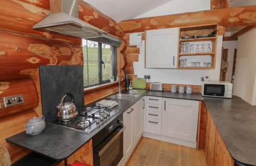 Cedar Cabin at Salford Court Farm Fishing Cabins - Foto 12