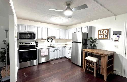 NEW - Mins to Hospitals - Manchester - Derry - Nashua - Concord - Queen Bed - Foto 13