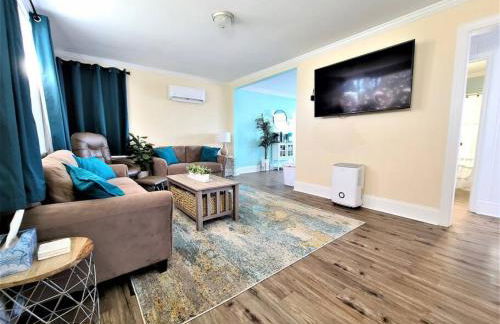 Marsh House, HOT TUB, Waterfront, KING bed, Close to Lejeune, - Foto 3