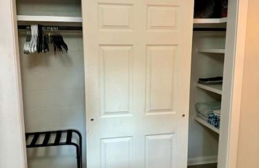 3 Min Walk to Starbucks. Pet Yes - Photo 4