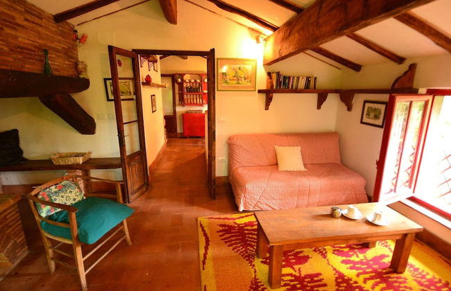 Peaceful Retreat With Shared Pool - Photo 23