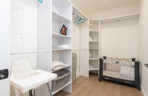 Stylish Apartments in Glendale with Free Parking - Foto 37