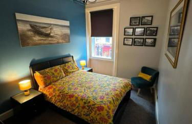 Edinburgh TWO BEDROOM apartment with free side street parking 24 hours - Foto 20