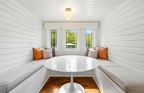 Relax in an upscale, renovated gem - Foto 12