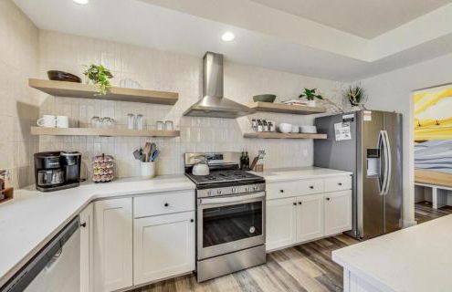 Parking! Hot tub! 10 min walk to beach - Foto 10