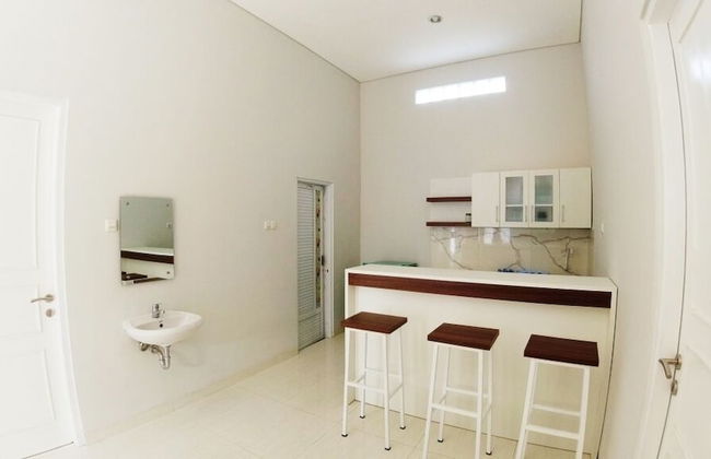 Omah Bondi Family Homestay by FH Stay - Foto 13