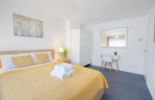 Entire 4-Bed House & Parking, Steps from ICC & Utilita Arena Birmingham & Broad Street - Foto 1