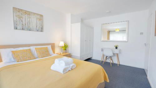 Entire 4-Bed House & Parking, Steps from ICC & Utilita Arena Birmingham & Broad Street - Foto 1, towels