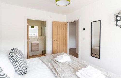 Sleek & Cozy 2BR Apartment for Your Stay # 3 - Foto 2