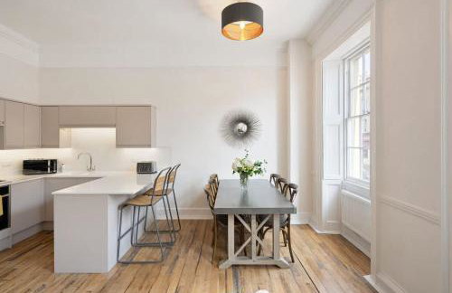 Large Luxury City Centre Flat with Balcony - Foto 18