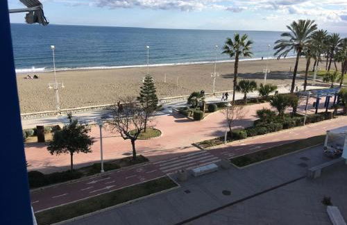 Piso Frente al Mar Primera Línea de Playa en Malaga con Parking Gratuito - Photo 15