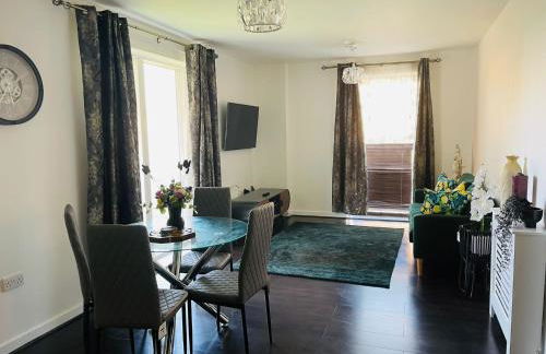 Deluxe 2-Bedroom Home Away - Photo 1