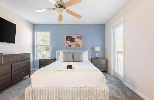 Landing Stunning 2BD Tennis Court Gym - Photo 16