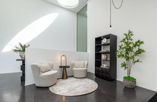 Pass the Keys Bond-villain Style Home with Panoramic Views - Foto 39