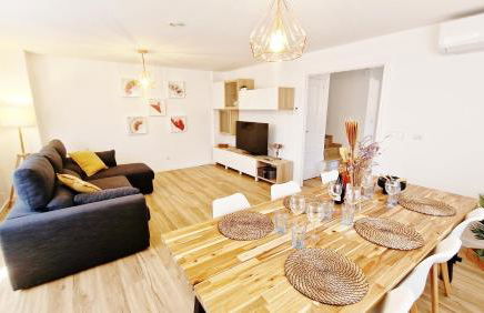 Velez Nazari VILLALOLA - Photo 2