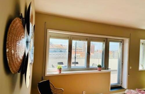 Renovado com AC, 2 WC completos, terraço e garagem - Foto 27