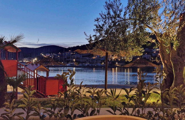 Coastal Apartment - Sleeps 6, Balcony & Parking - Foto 39