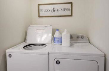 3 Bed 2 Bath Renovated Home Near The Lake - Foto 28