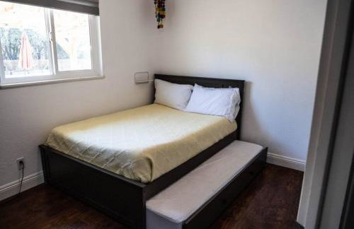 Pool! Quite, Private, remodeled home on the hill - Foto 7