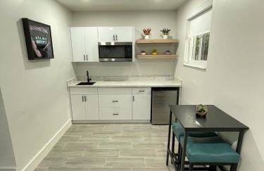 The Vice City Suite - Private stay with Free Parking in the Heart of Miami - Foto 9