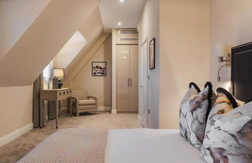 Spacious Luxury Penthouse, 2BR, Private Parking - By Tempstay - Photo 2