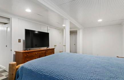 Experience comfort at Andrea Bluff Cottage, a 3-bedroom home in Harbor Springs. - Foto 12