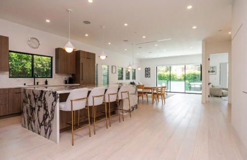 Modern Poolside Paradise - Foto 32