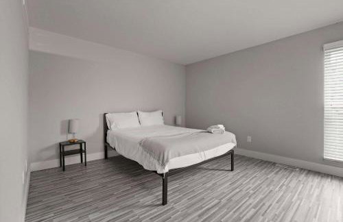 The Ultimate Rochester Getaway Cozy & Inviting - Foto 11