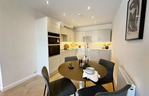 River Breeze 3-Bed BALCONY Apartment - Foto 11