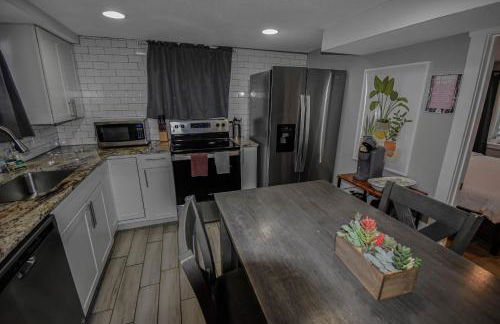 3 bed home with huge yard near Hidden Lake - Foto 23