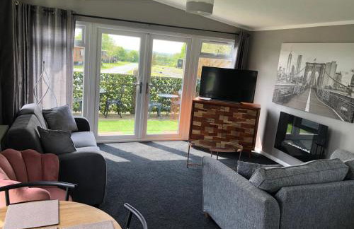 Spacious Lodge With Hot Tub - Foto 18