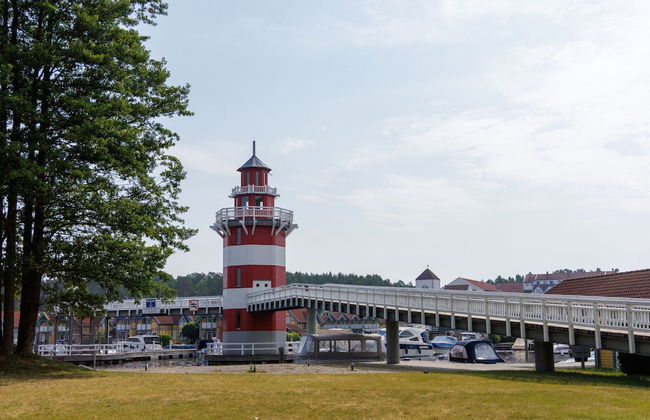 Cozy Holiday Home with Wood Burning Stove near Water - Foto 27