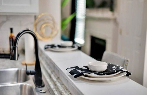 Plush Two Bedroom Retreat. A Home Away From Home! - Foto 9