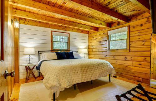 Private Spring-Fed Pond Idyllic Shrewsbury Cabin! - Foto 12